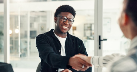 HR managers meeting to discuss how to hire in Uzbekistan