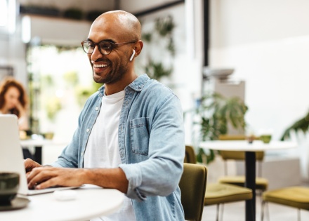 Payroll manager researching how to calculate PTO accrual