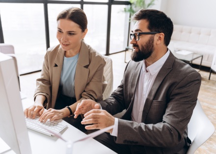 Global HR managers discussing payroll tax in Nicaragua