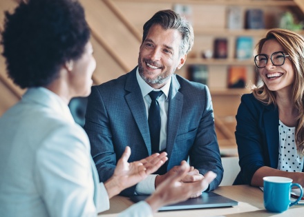 CHRO discussing EOR risks with global HR managers