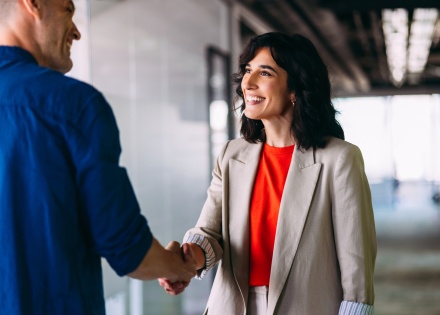 HR managers meeting to discuss the average salary in Somalia
