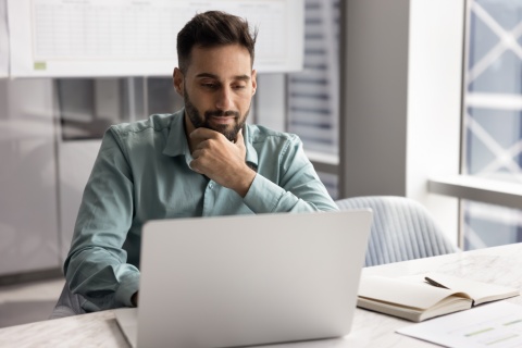 Global HR manager researching payroll tax in Azerbaijan