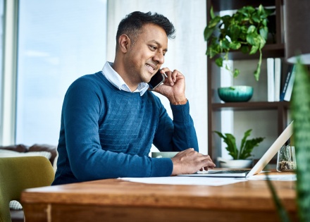 Businessman researching how to use EOR to navigate US labor shortage