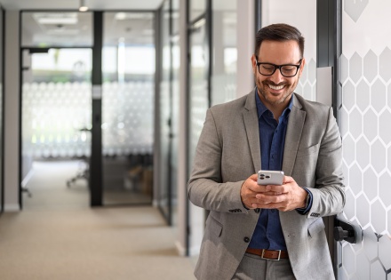 CHRO thinking about using an EOR vs. a payroll provider