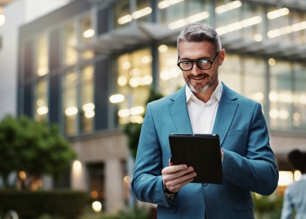 CHRO researching visa sponsorship costs and how an EOR can help