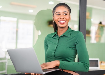 HR manager learning about getting work visas in Mali