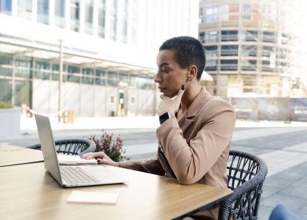 HR manager researching multi-state payroll processing and compliance