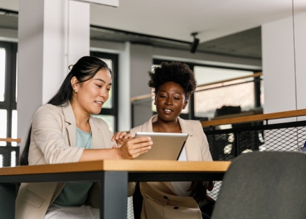 HR leaders works alongside employee to make sure they are set up for success. 