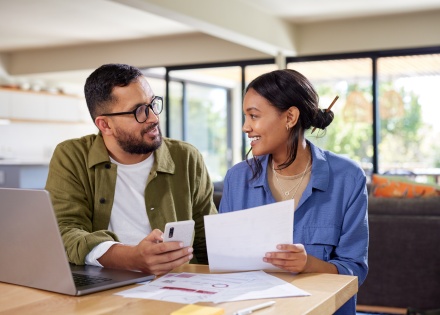 Global HR managers discussing the average salary in Mozambique