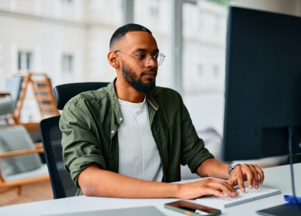 Global HR manager researching payroll tax in Chad