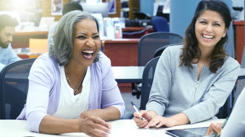 Employees of different ages bridging generational differences at work