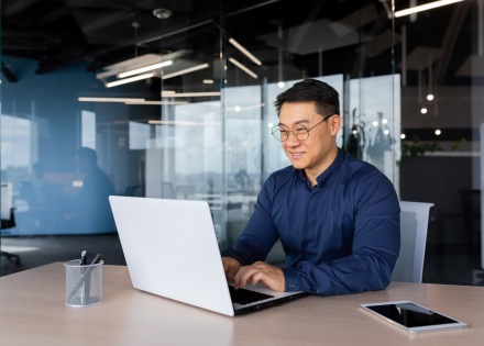 HR manager researches how to get work authorization in China