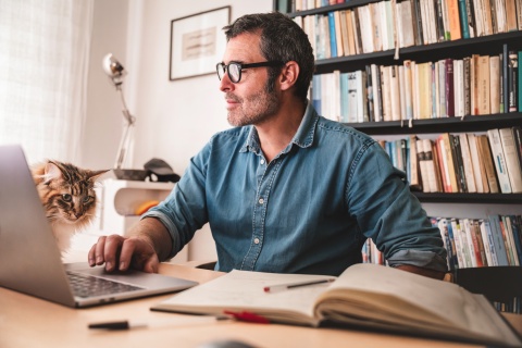 Global HR manager researching work visas in Comoros