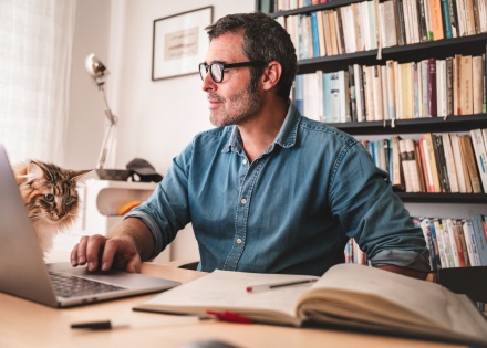 Global HR manager researching work visas in Comoros