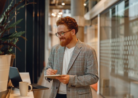 HR executive taking notes on S Corps vs. LLCs