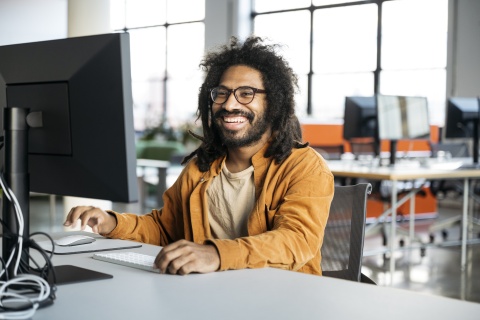 Global HR manager learning about work authorization in Azerbaijan