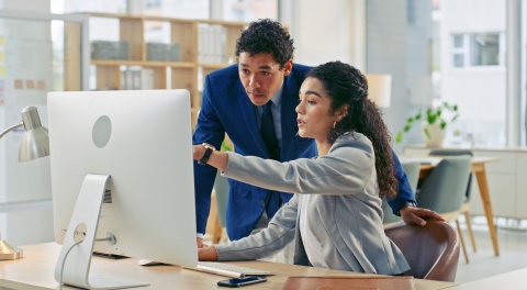 Global HR managers discussing payroll tax in Ukraine