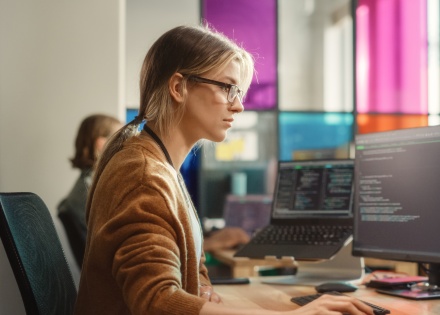 prutech hero woman computer