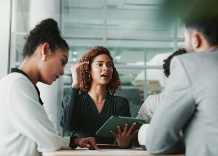 HR team discussing global pension compliance best practices