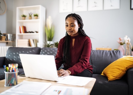 Global HR manager researching EOR vs entity establishment