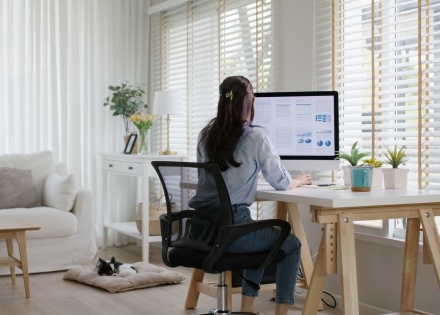 HR manager researches maternity leave by country in her home office