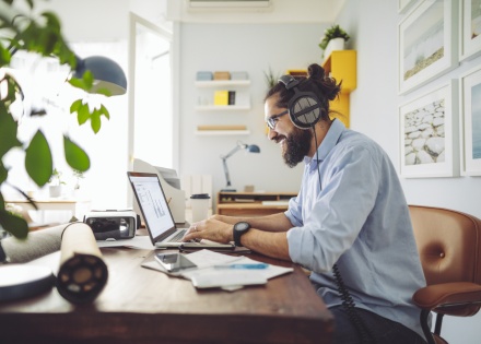 CHRO overcoming HR challenges in startups in his office