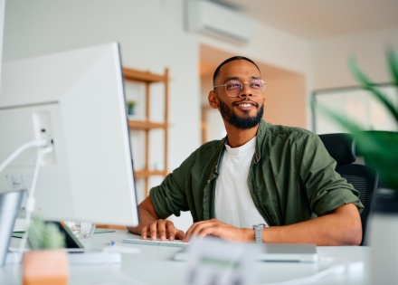 Global CHRO researching the best HRIS software in 2025