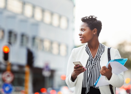 HR manager learning how an EOR can bypass visa sponsorship