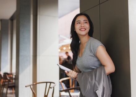 HR manager thinking about the average salary in South Korea